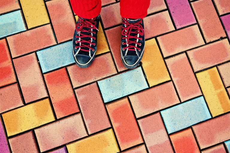 Grès kandla multicolor : la pierre naturelle aux nuances uniques pour l’aménagement extérieur