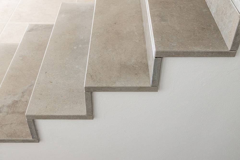 Escalier carrelé : la méthode pour une pose sans faux pas