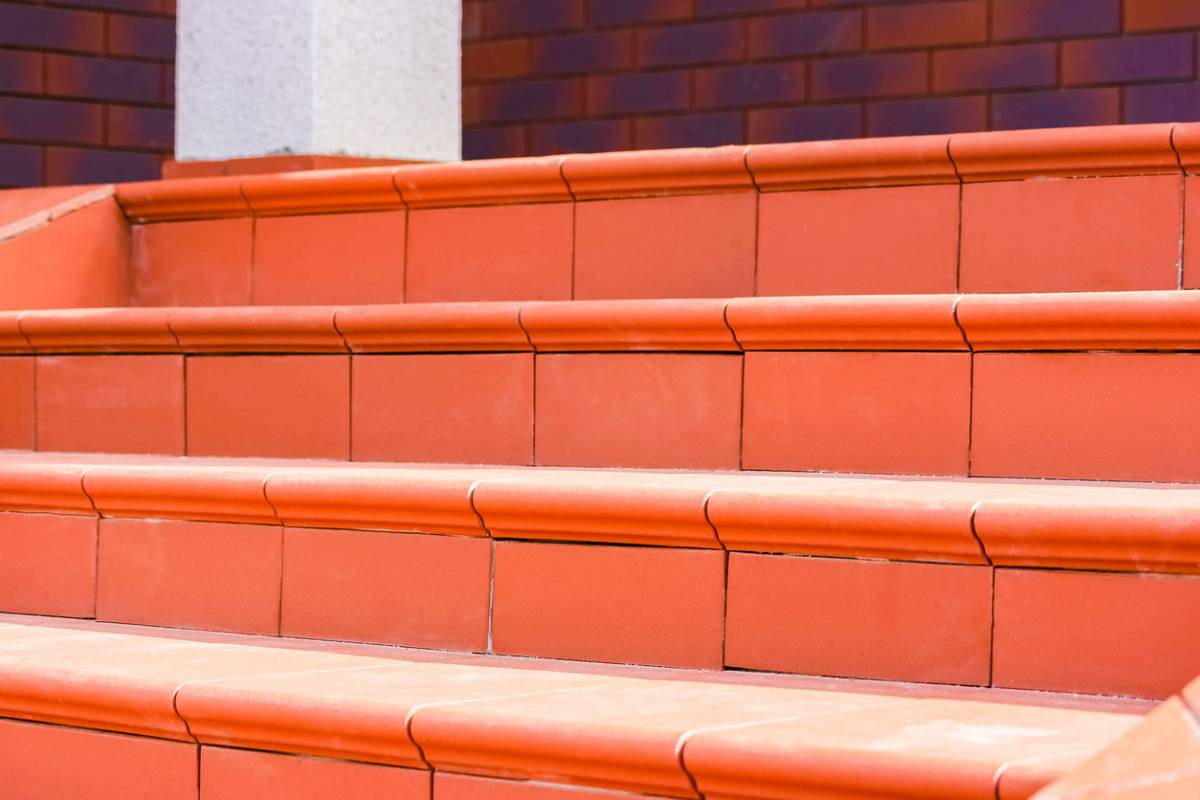 Escalier carrelé : la méthode pour une pose sans faux pas