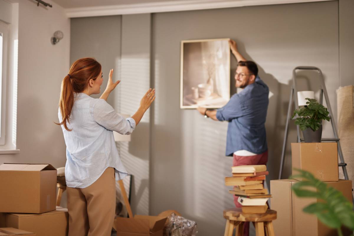 Cimaise murale : la solution sans percer pour exposer ses tableaux